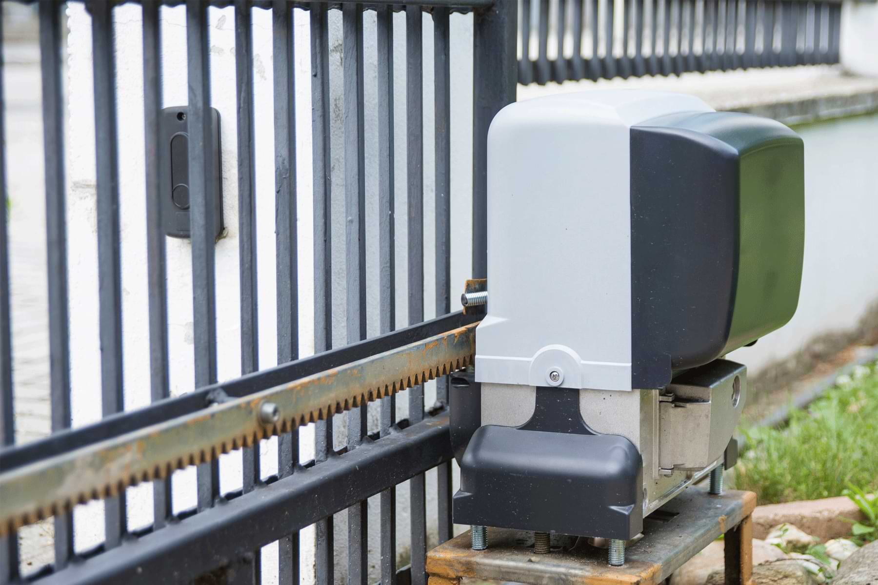 5 Reasons to Install an Automatic Gate